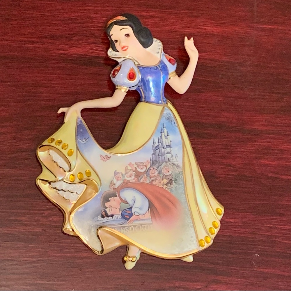 Disney’s Snow White Wall Decor “Fairest Dreamer”